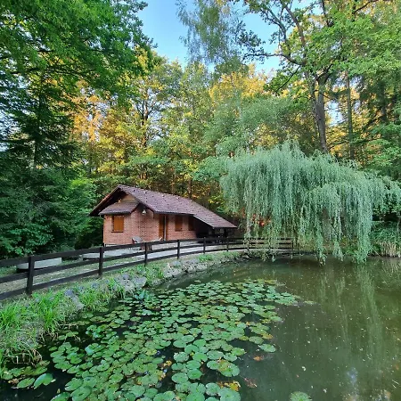 By The Pond Pavel Alpesi faház