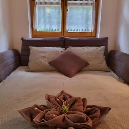 By The Pond Pavel Šmarje pri Jelšah