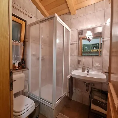 By The Pond Pavel 샬레 *