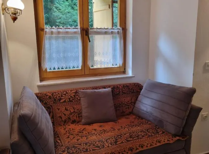 By The Pond Pavel Chalet *