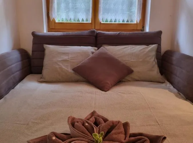 By The Pond Pavel Smarje pri Jelsah