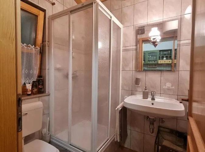 By The Pond Pavel Chalet *