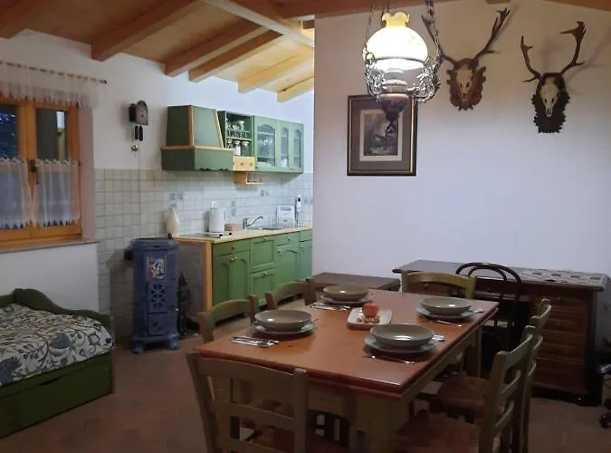 By The Pond Pavel Chalet *